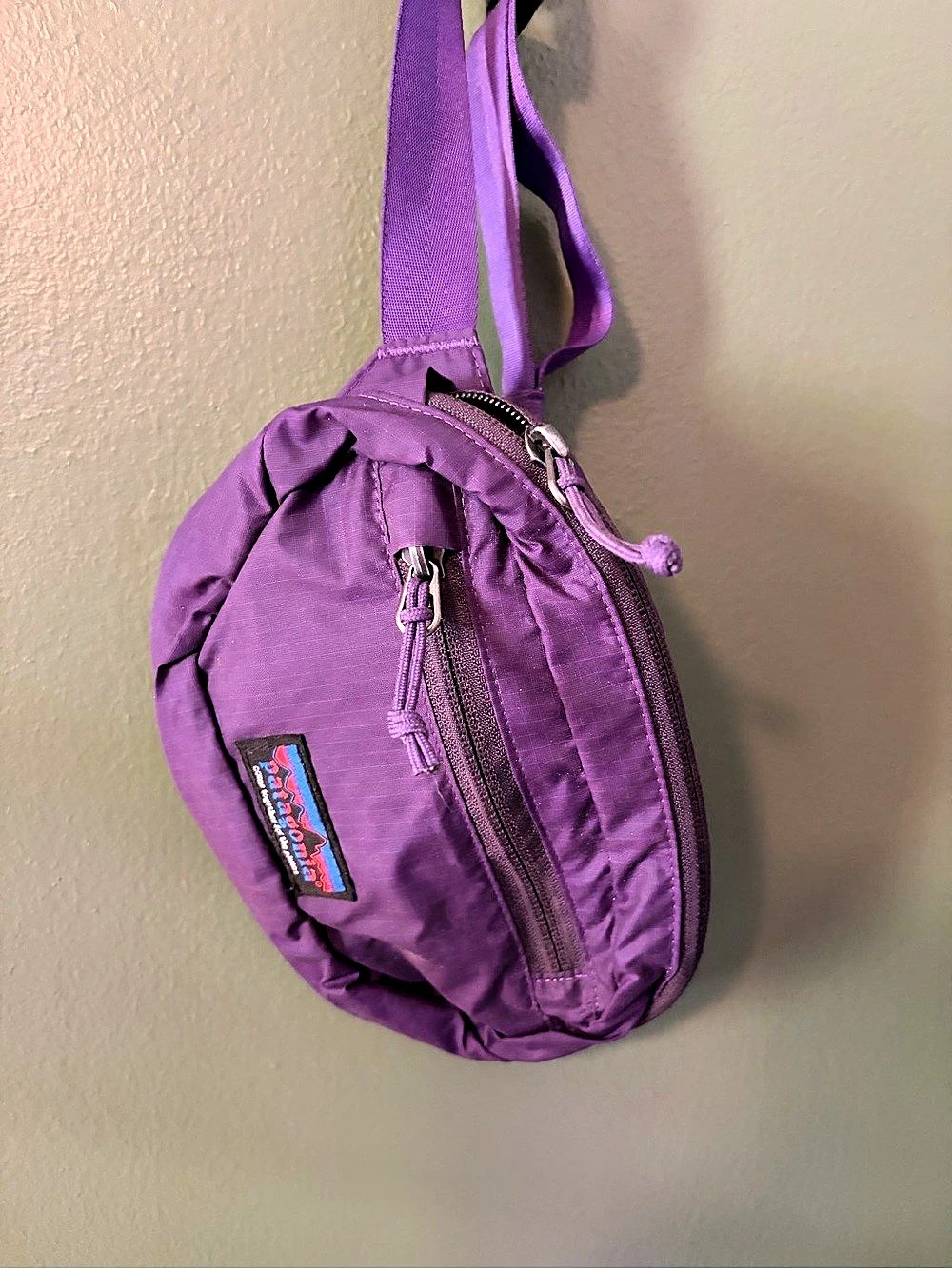 Patagonia Ultralight Black Hole Mini Hip Pack 1L Purple Crossbody Bag